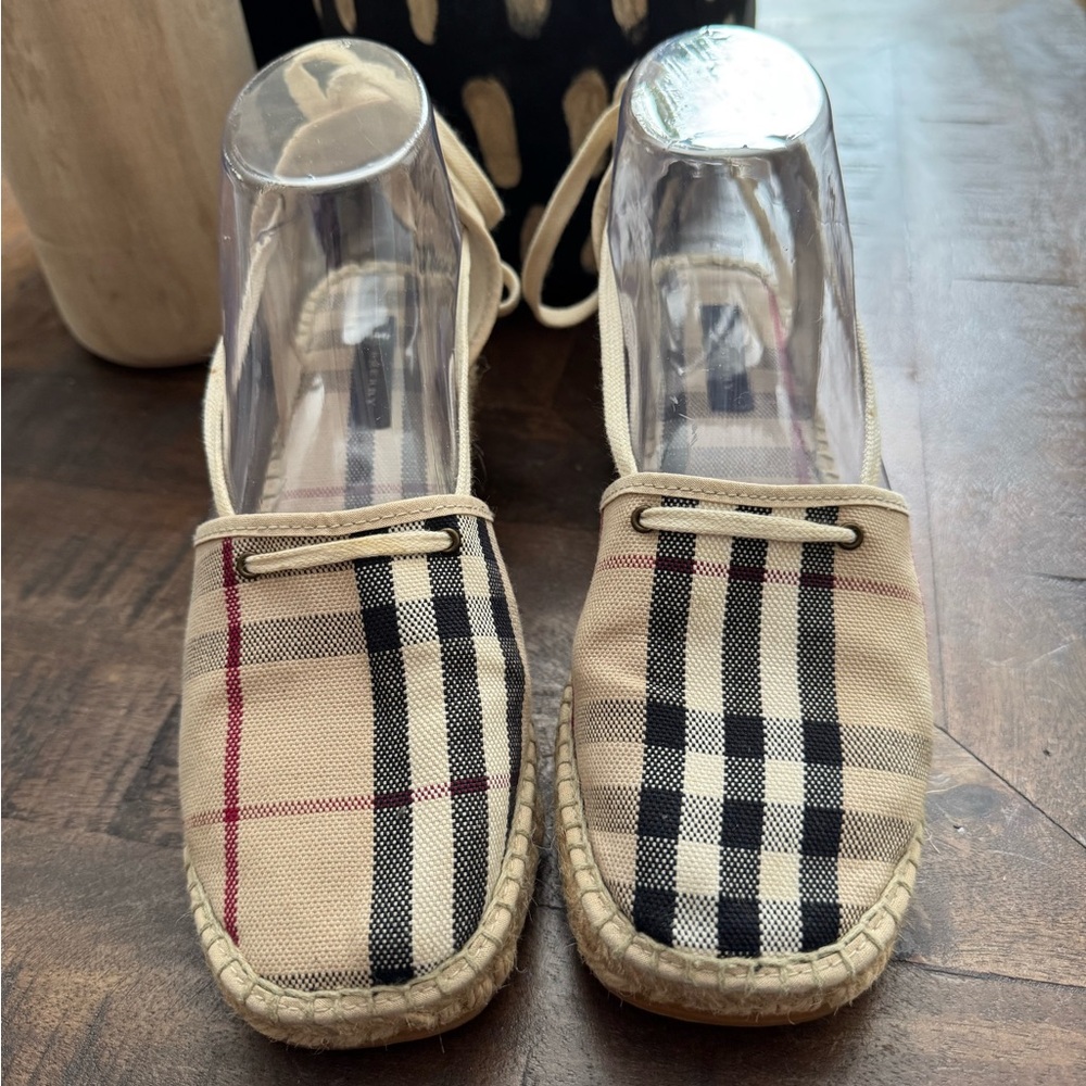 EUC BURBERRY size 37 platform low wedge ESPADRILLES nova check plaid